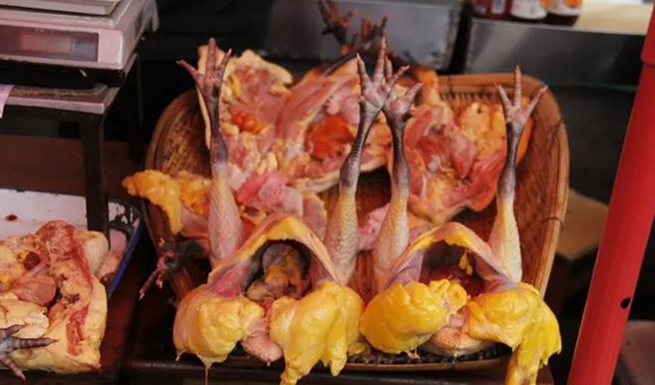 Người sành ăn sẽ biết đây là báu vật mổ gà thấy trong bụng có một cục mỡ nên ăn hay nên vứt