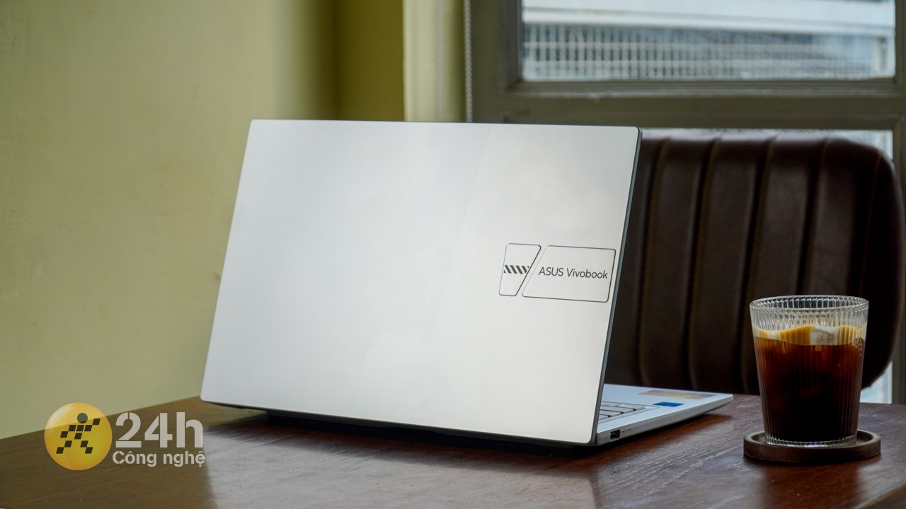 Sở hữu thiết kế bắt mắt kích thước gọn nhẹ ASUS Vivobook X1404ZA